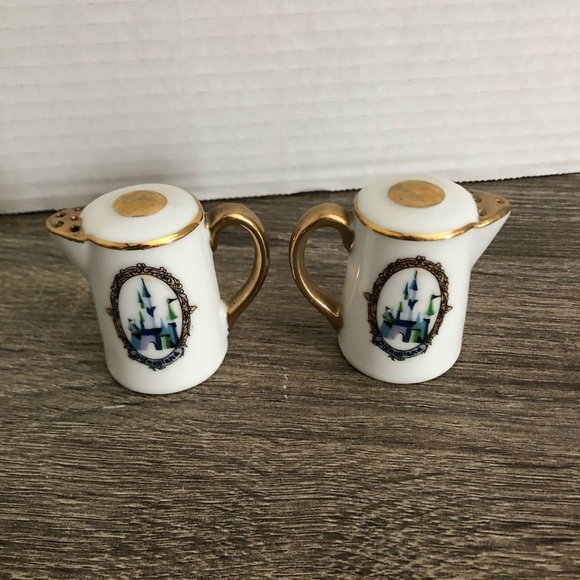 Vtg Disneyland Salt and Pepper Shakers - Picture 5 of 12